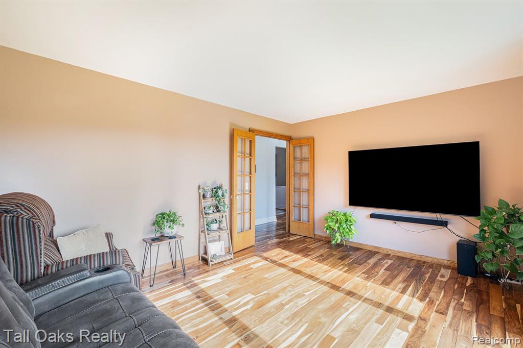 4381 North Henderson Road Davison, MI 48423 - Photo 17 of 33