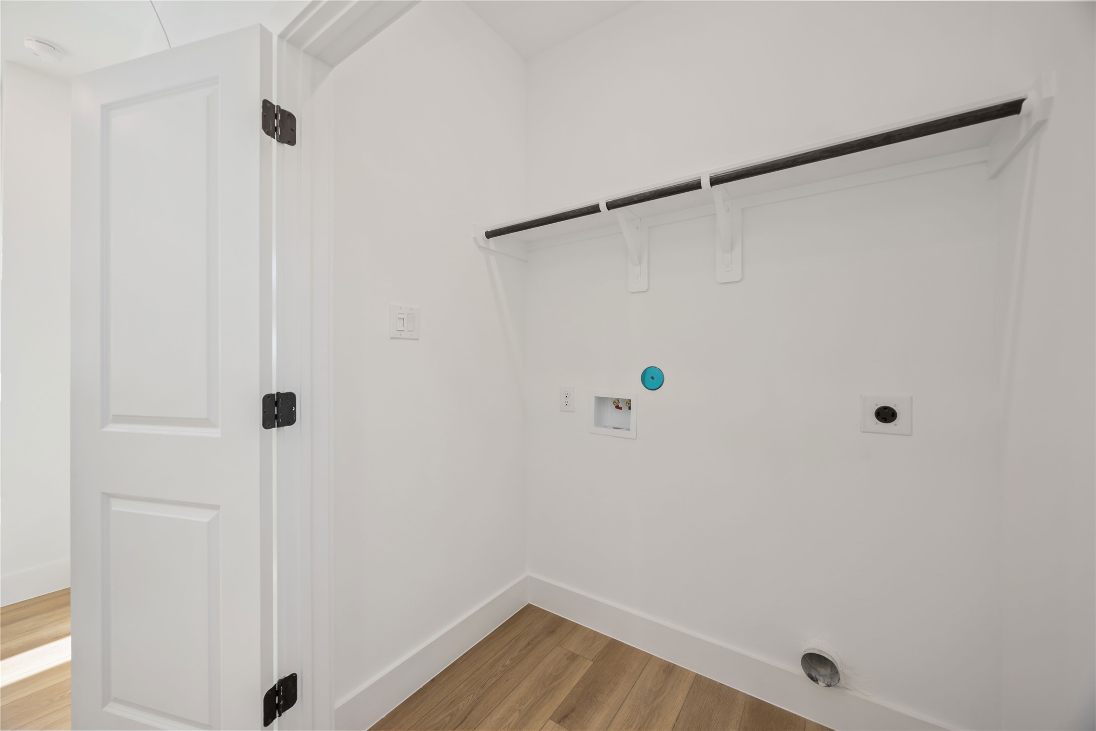 1466 Ferguson Way, Unit B Houston, TX 77088 - Photo 25 of 28 a bathroom with a shower