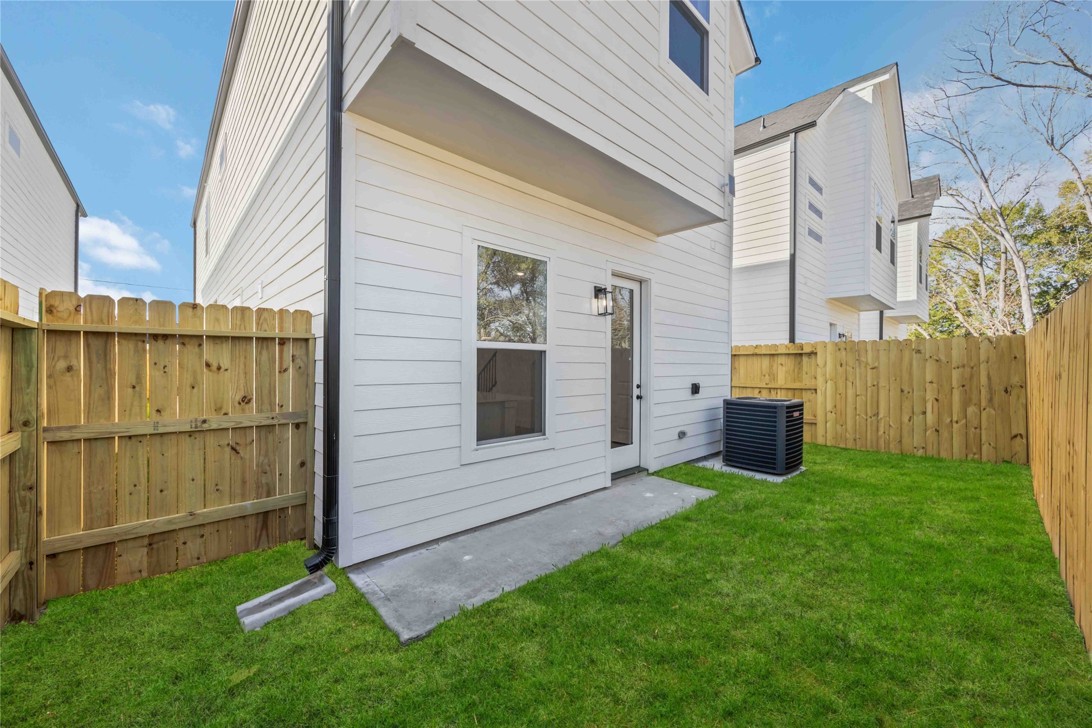 1466 Ferguson Way, Unit B Houston, TX 77088 - Photo 28 of 28 a view of back yard of the house