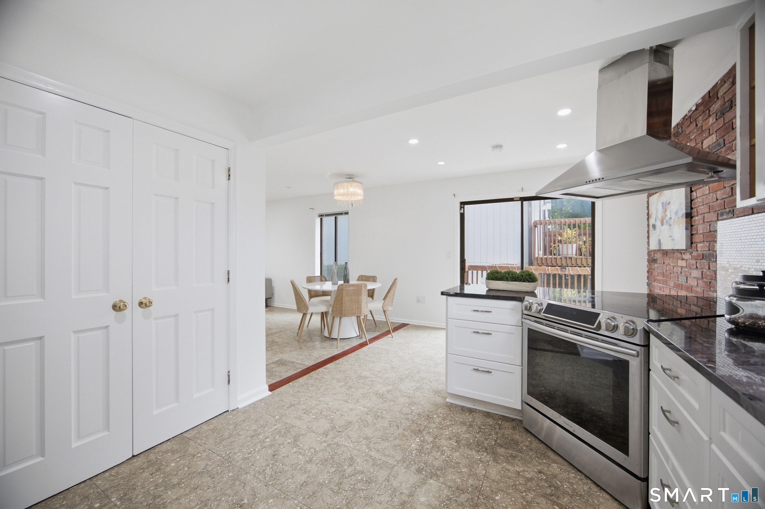 33 Colonial Road, Unit 4 Stamford, CT 06906 - Photo 10 of 36 Gallery Image 10