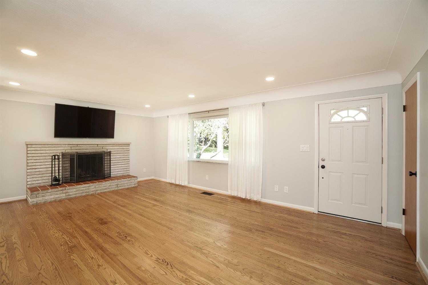 9653 Dick Road Harrison, OH 45030 - Photo 3 of 30 Gallery Image 3
