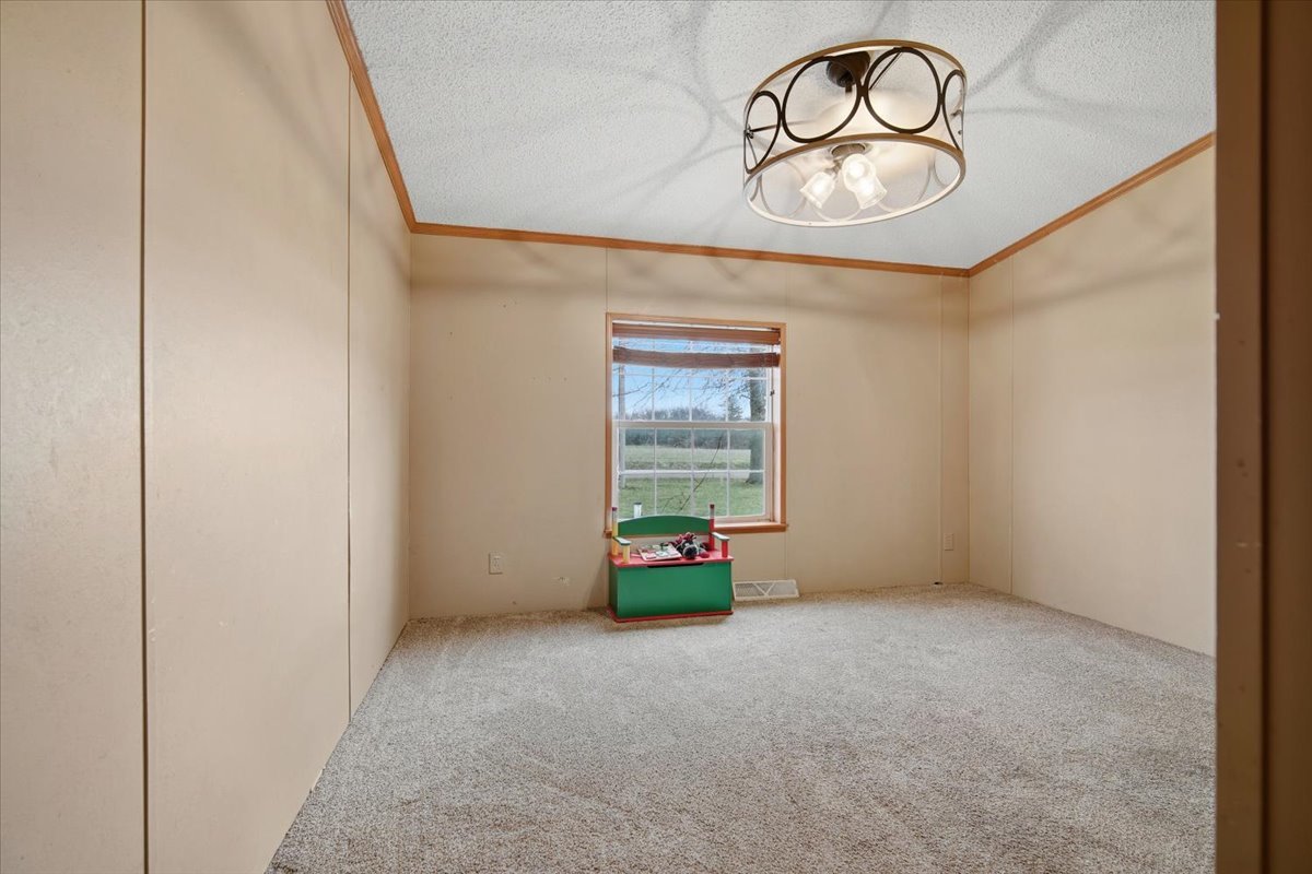 6009 Park Road Clinton, IL 61727 - Photo 17 of 27