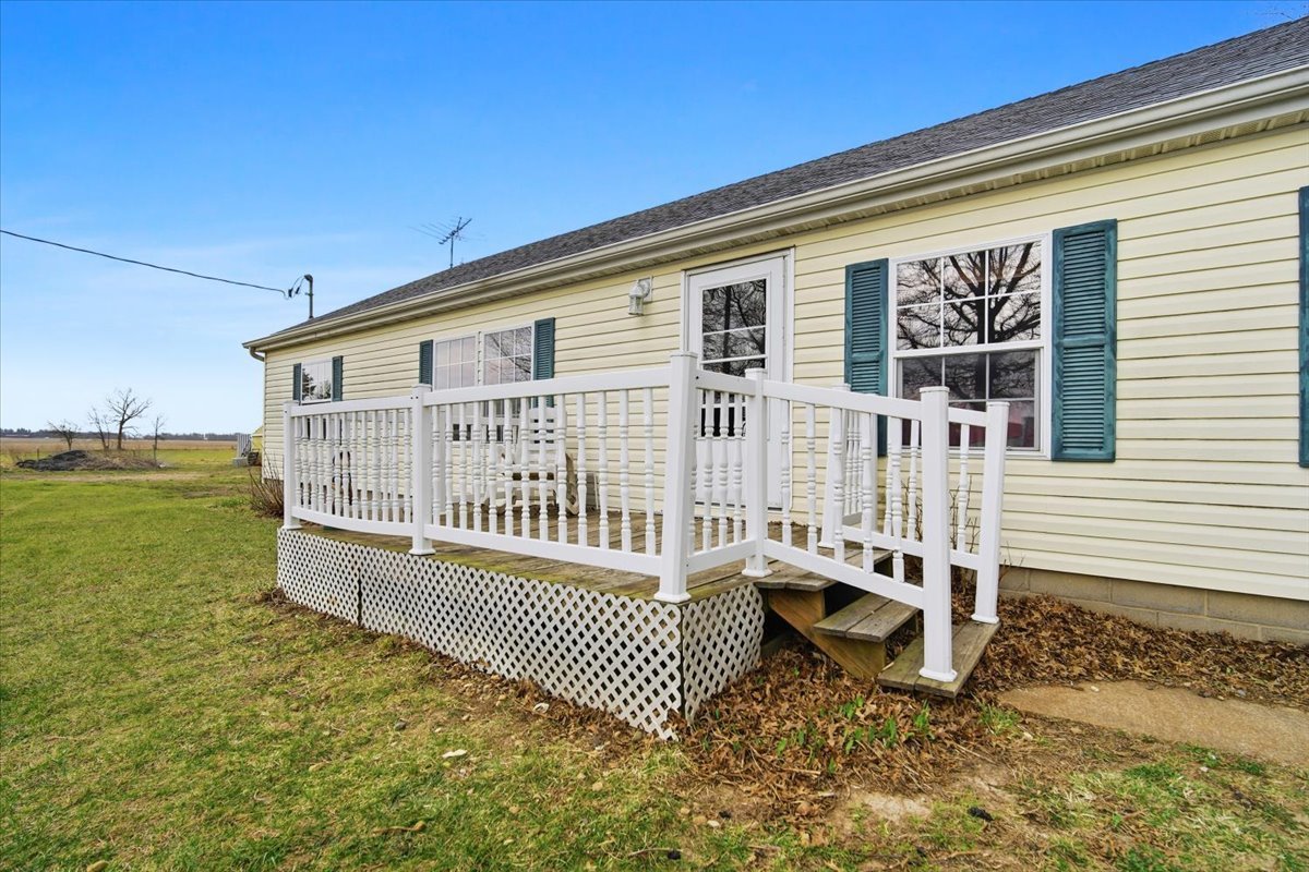 6009 Park Road Clinton, IL 61727 - Photo 2 of 27