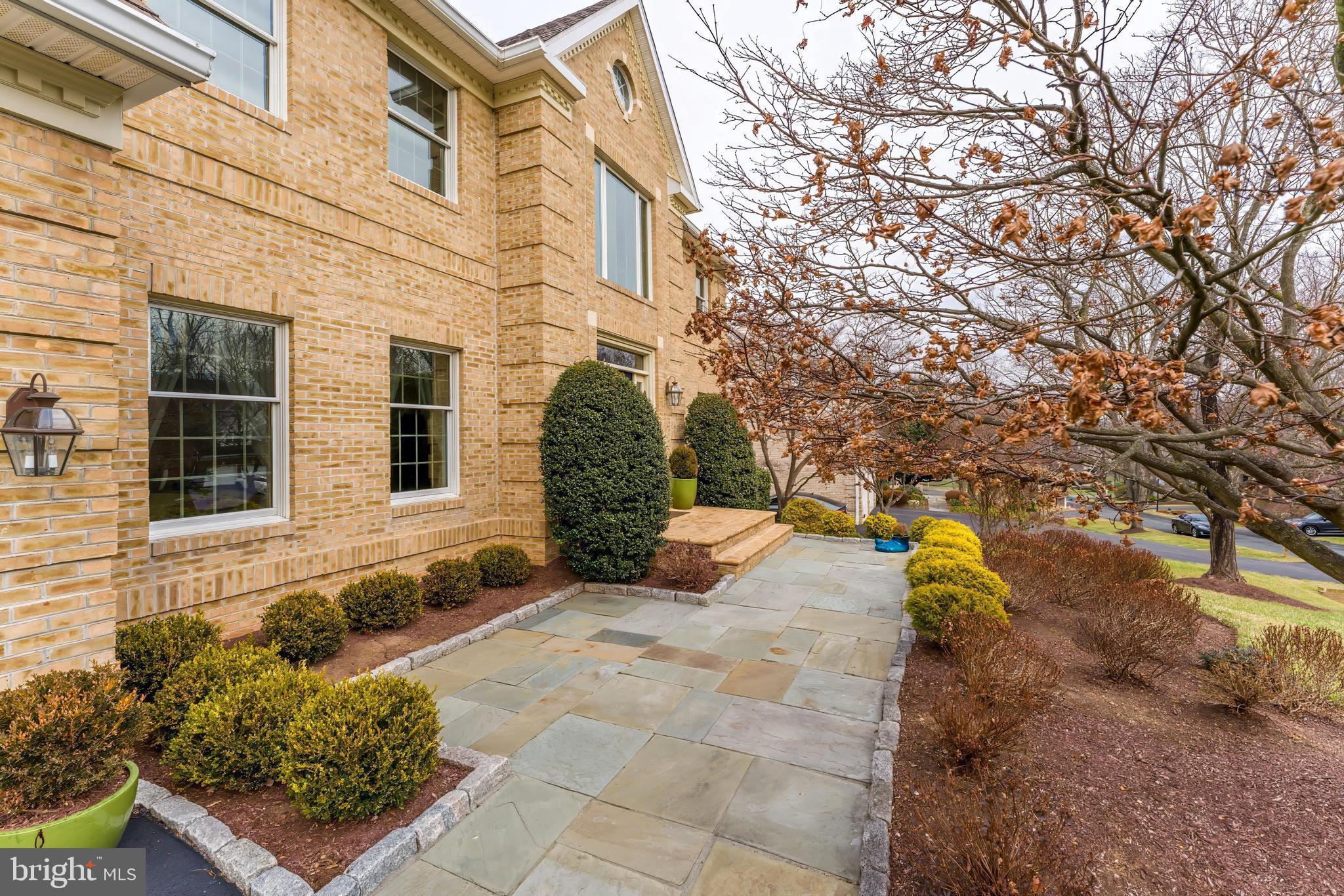 9327 Sprinklewood Lane Potomac, MD 20854 - Photo 3 of 96