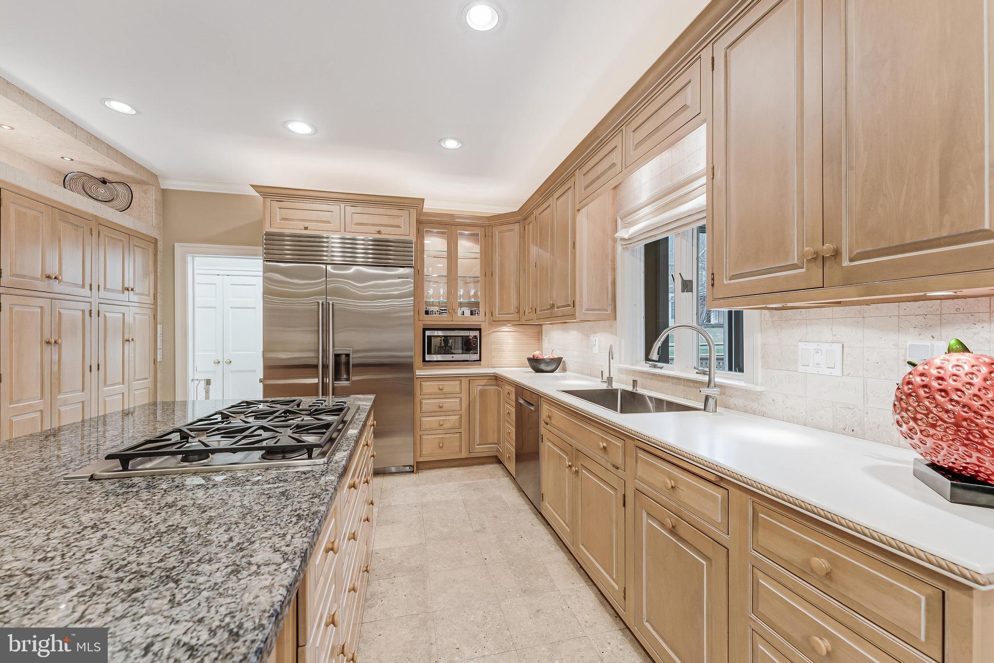 9327 Sprinklewood Lane Potomac, MD 20854 - Photo 36 of 96