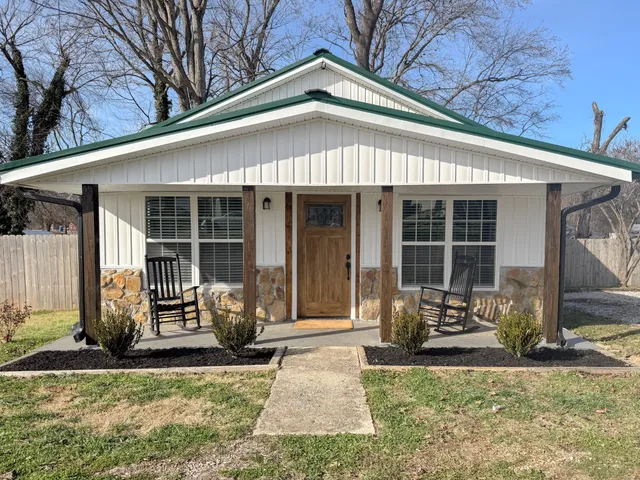 $219,900 | 502 East Market Street, Decherd, TN 37324