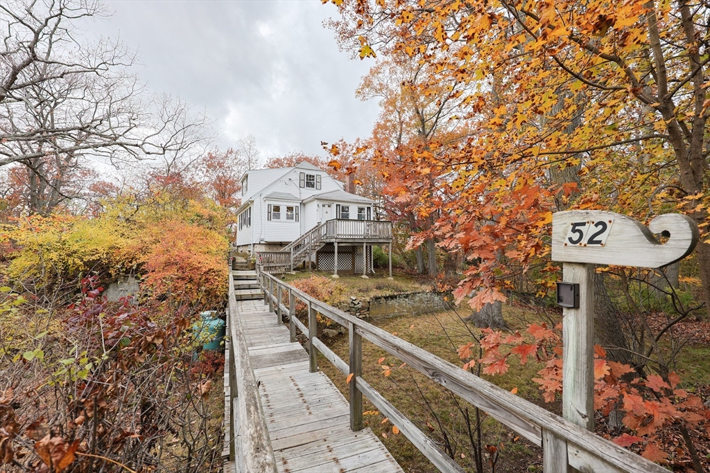 a picture of street from balcony