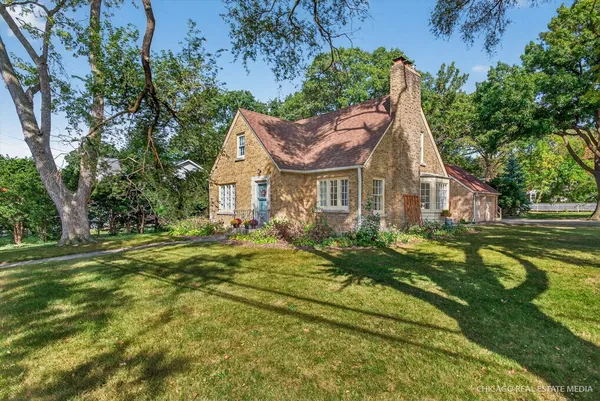 $305,000 | 844 Bode Road, Elgin, IL 60120