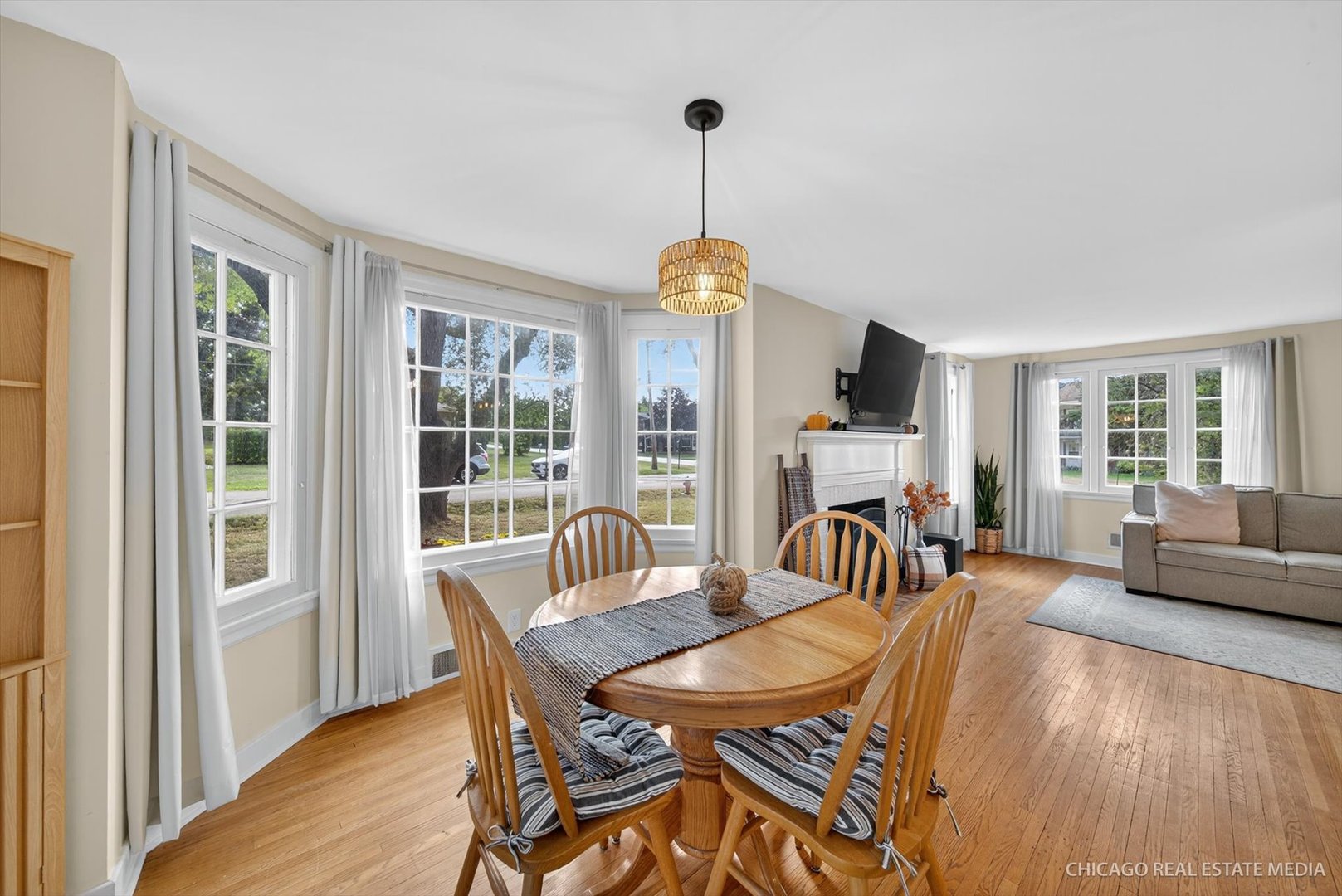 844 Bode Road Elgin, IL 60120 - Photo 7 of 34