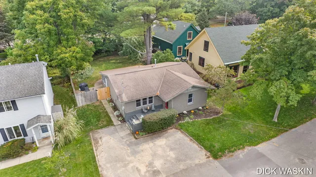 $515,000 | 43 Ellis Street, Douglas, MI 49406