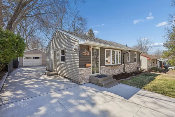 $339,900 | 2344 Cowern Place East, North St. Paul, MN 55109