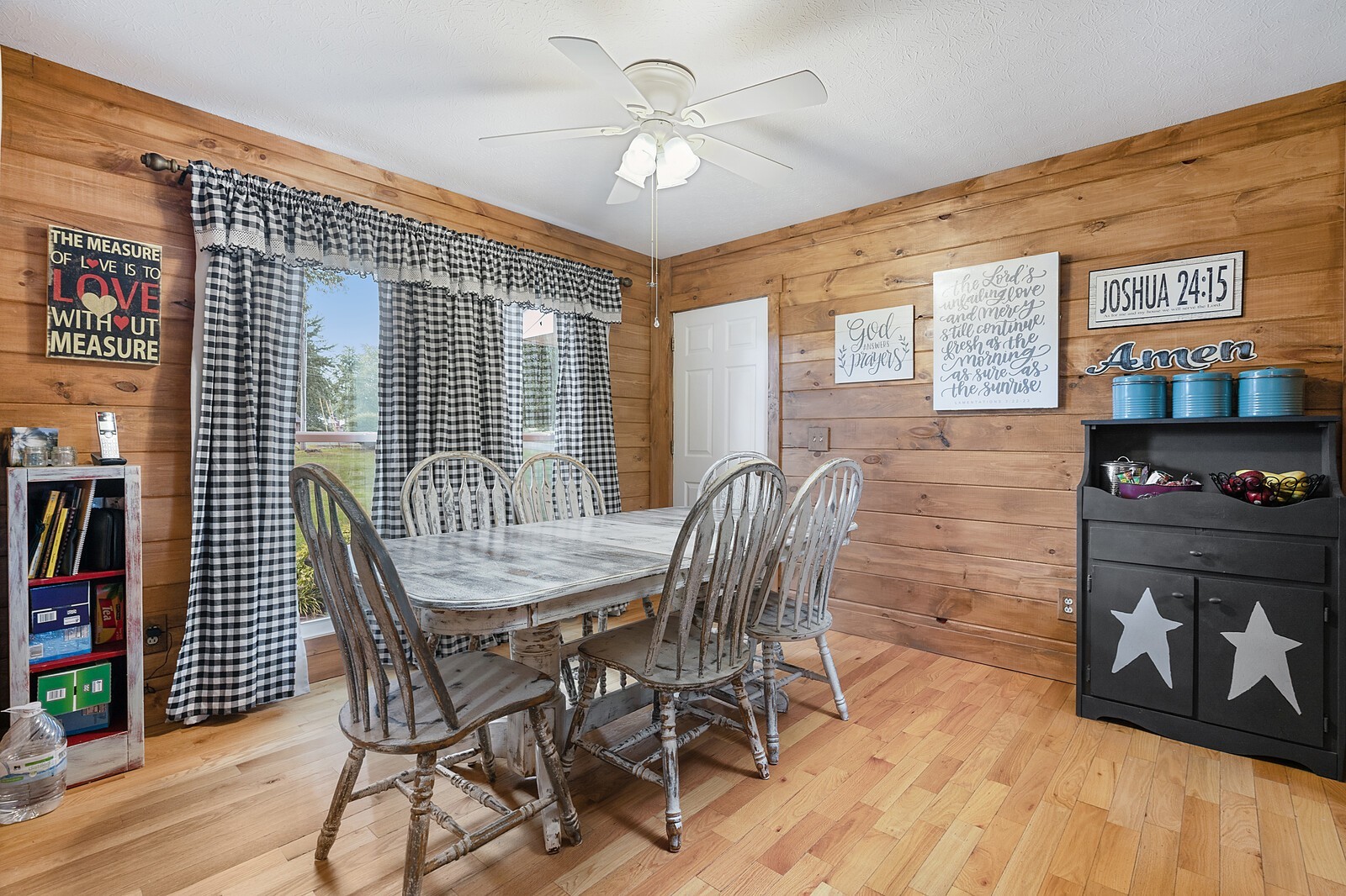 387 Ranch Road Portland, TN 37148 - Photo 9 of 39 a view of a dining room with furniture