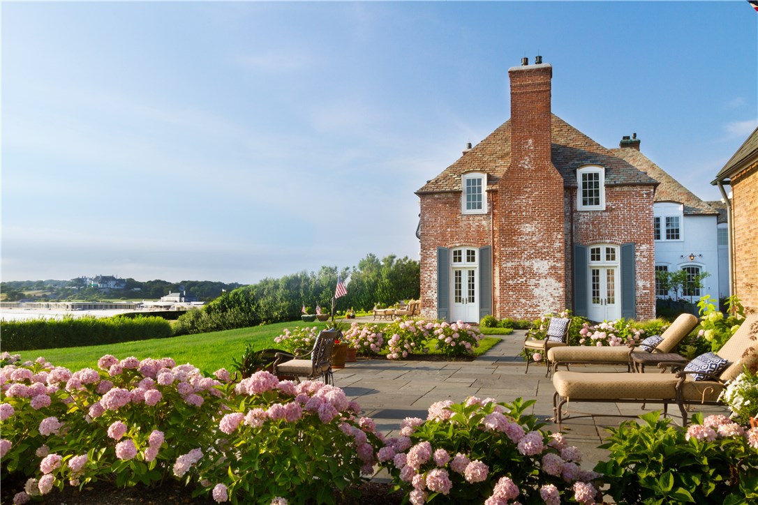 41 Ledge Road Newport, RI 02840 - Photo 2 of 37