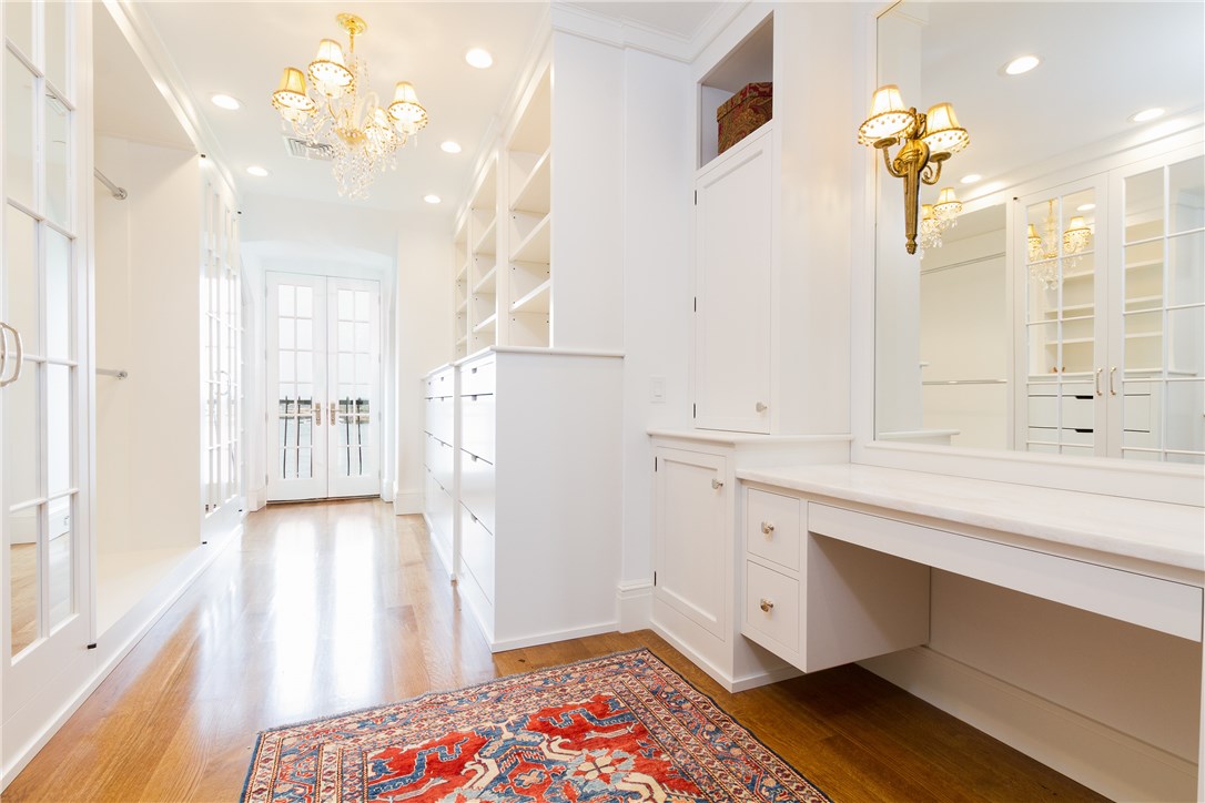 41 Ledge Road Newport, RI 02840 - Photo 25 of 37 Master bedroom walk-in closet with ocean side balcony.