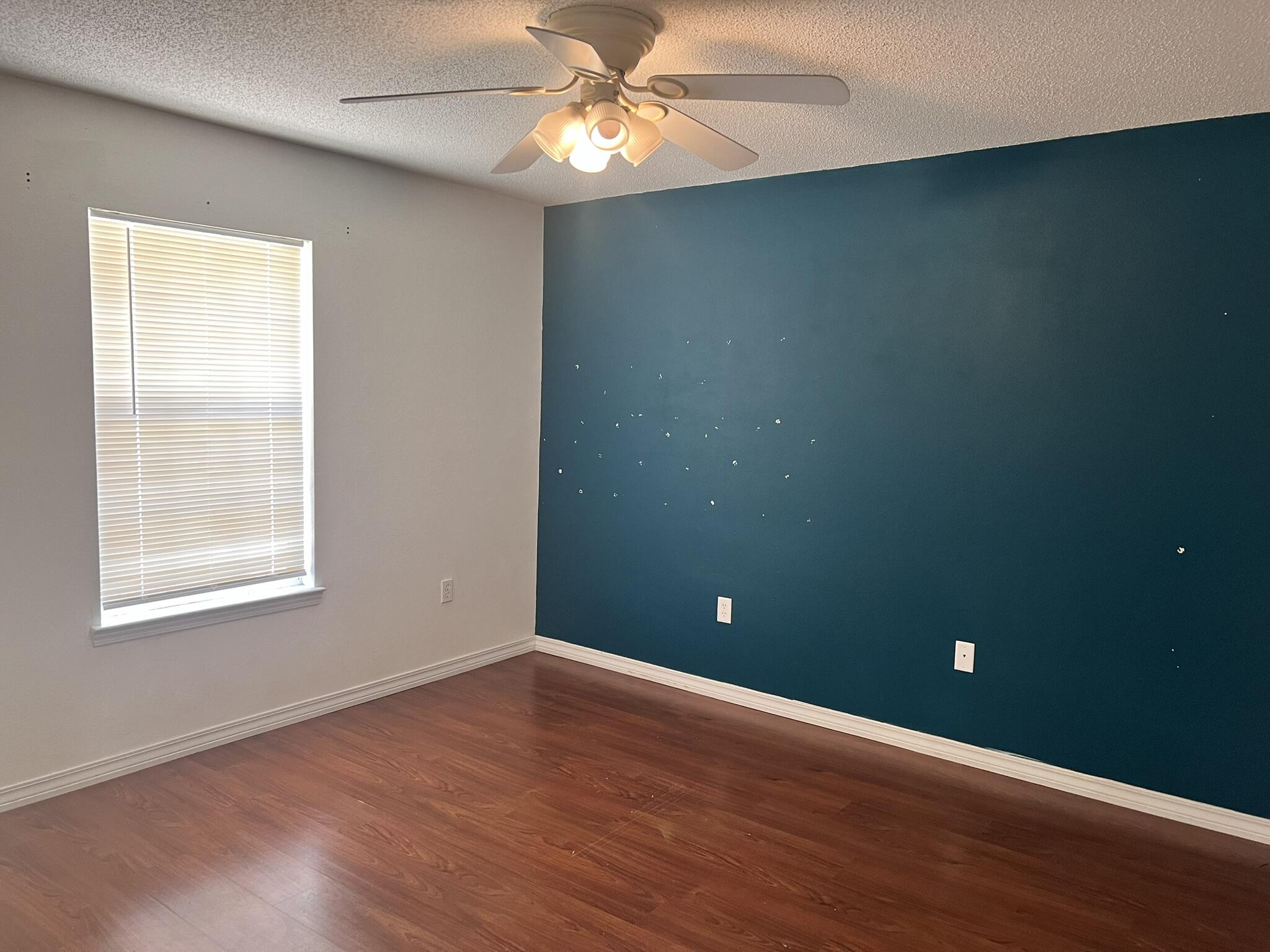 301 Lakeview Drive Crestview, FL 32536 - Photo 4 of 16 IMG_3131