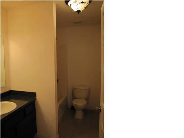 $1,350 | 301 Lakeview Drive, Crestview, FL 32536