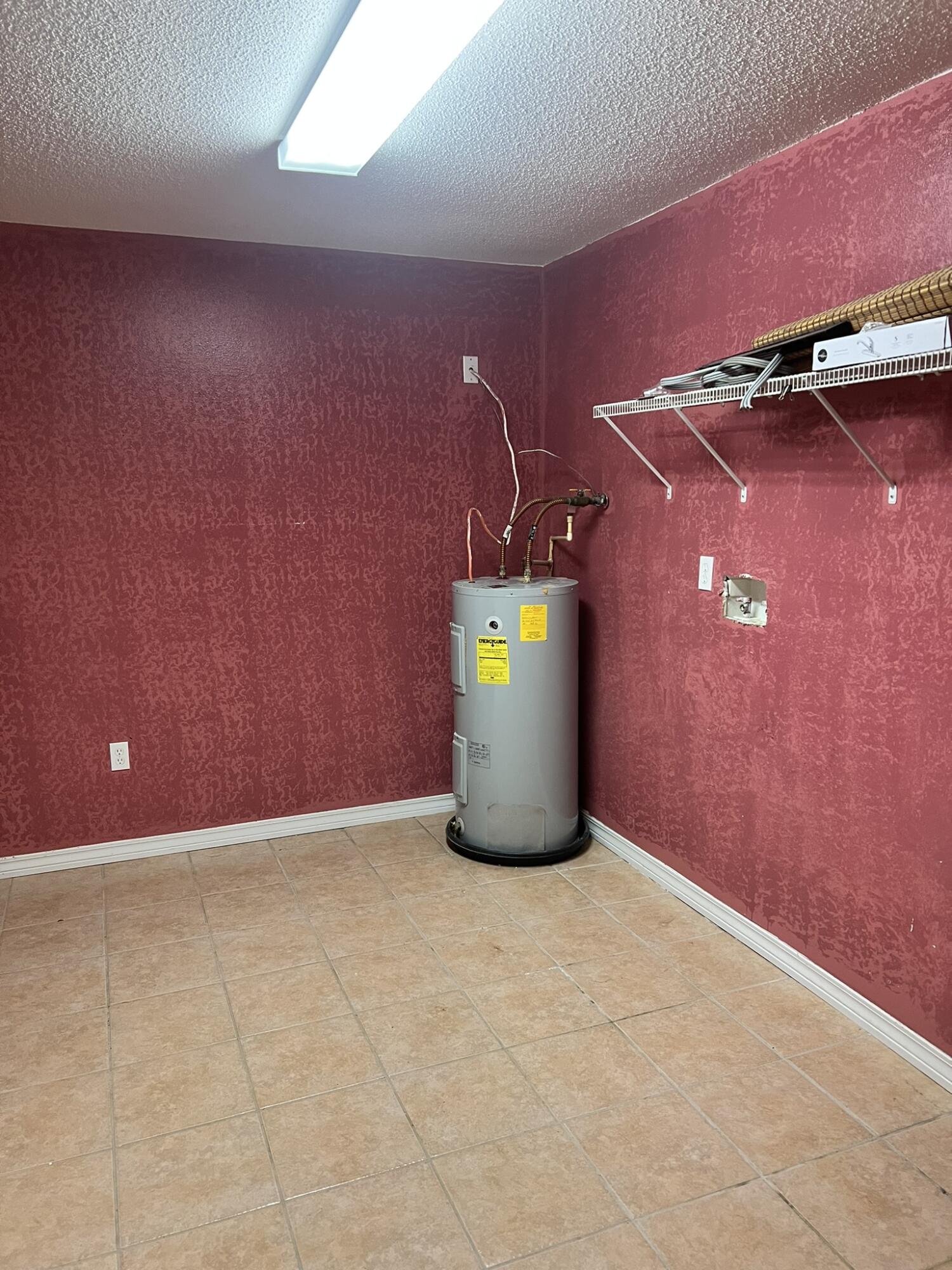 301 Lakeview Drive Crestview, FL 32536 - Photo 9 of 16 IMG_3137