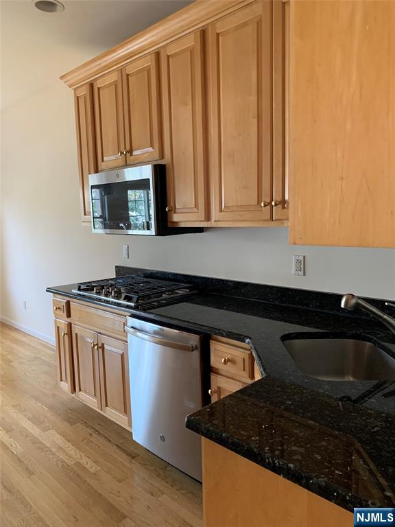 166 Stonegate Trail Cresskill, NJ 07626 - Photo 4 of 28 a kitchen with granite countertop a stove sink and cabinets