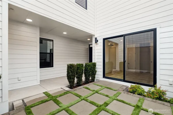 $2,674,900 | 13756 Southeast 85th Street, Newcastle, WA 98059