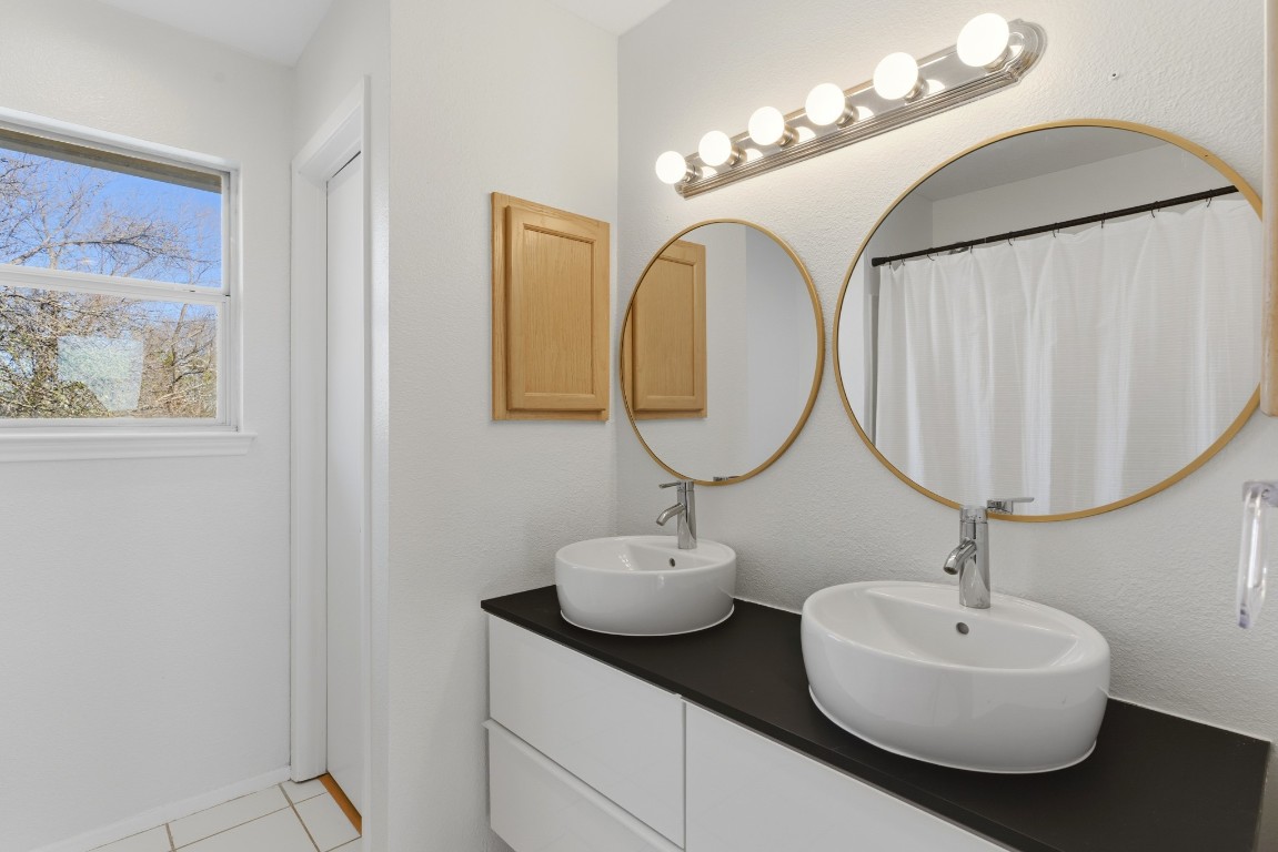 93 County Road 130 Georgetown, TX 78626 - Photo 17 of 27 a bathroom with a sink and a mirror