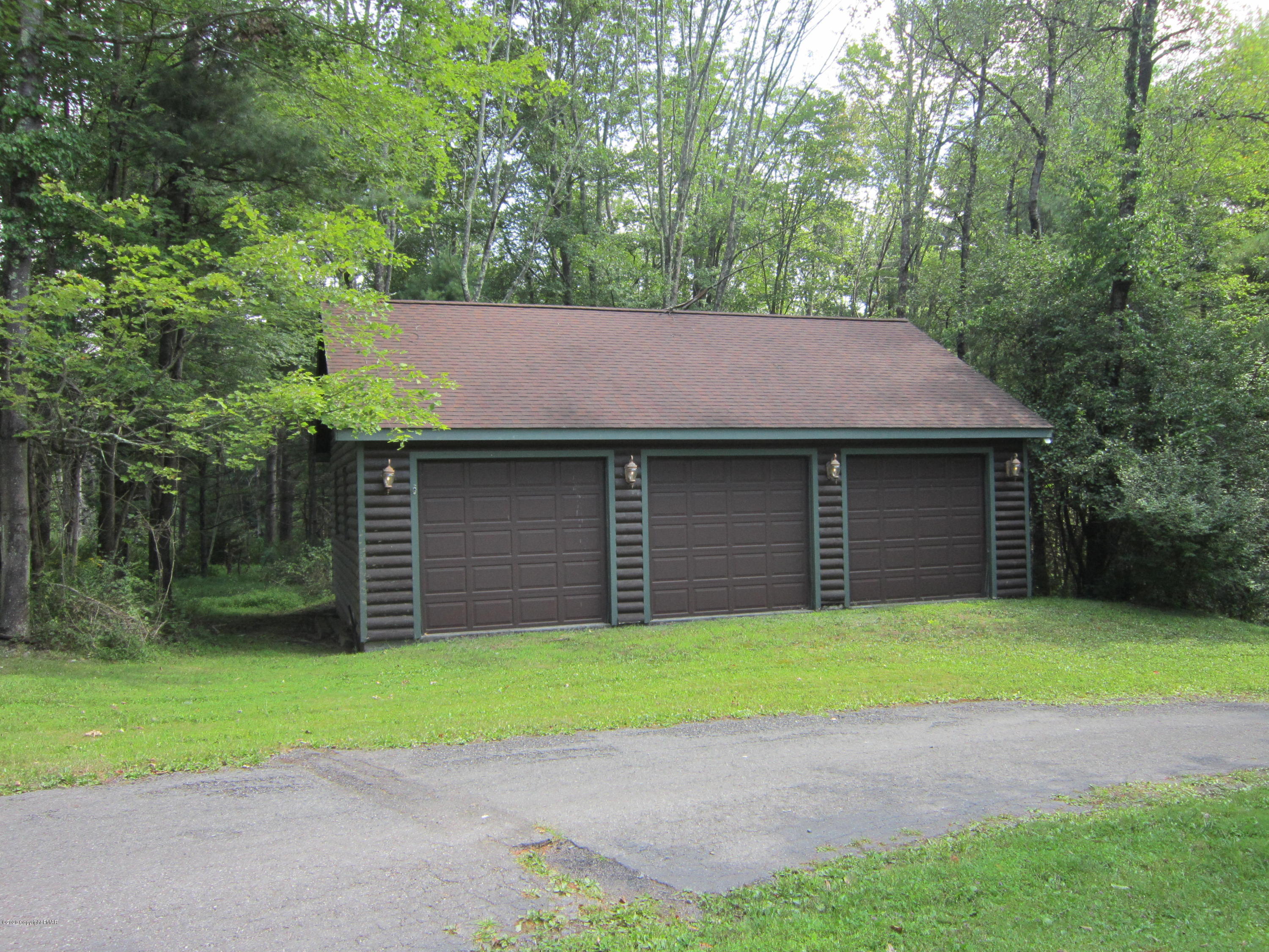 427 Little Wing Road Canadensis, PA 18325 - Photo 3 of 36 3 CAR GARAGE