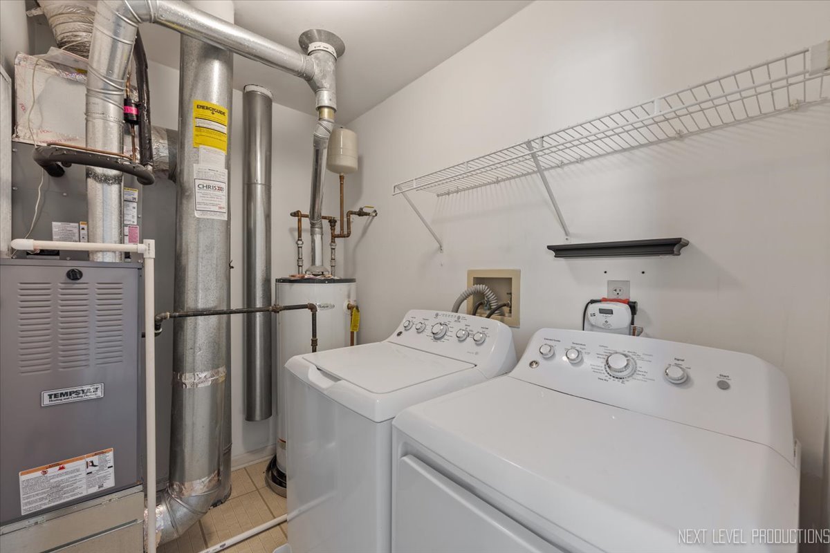 1441 Walnut Hill Avenue St. Charles, IL 60174 - Photo 20 of 22 a utility room with dryer and washer
