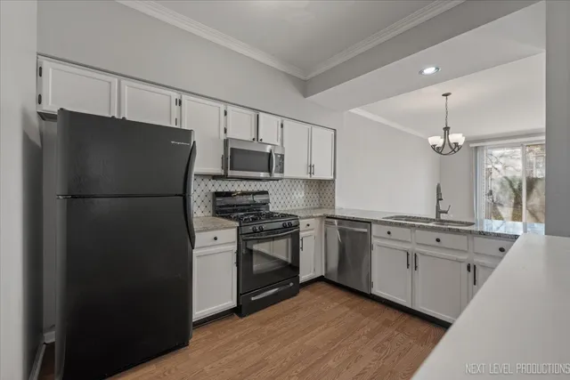 $299,900 | 1441 Walnut Hill Avenue, St. Charles, IL 60174