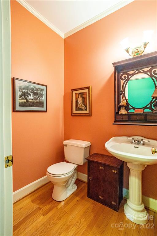 200 Hunt Trace, Unit B Camden, SC 29020 - Photo 5 of 40 a bathroom with a toilet sink and mirror