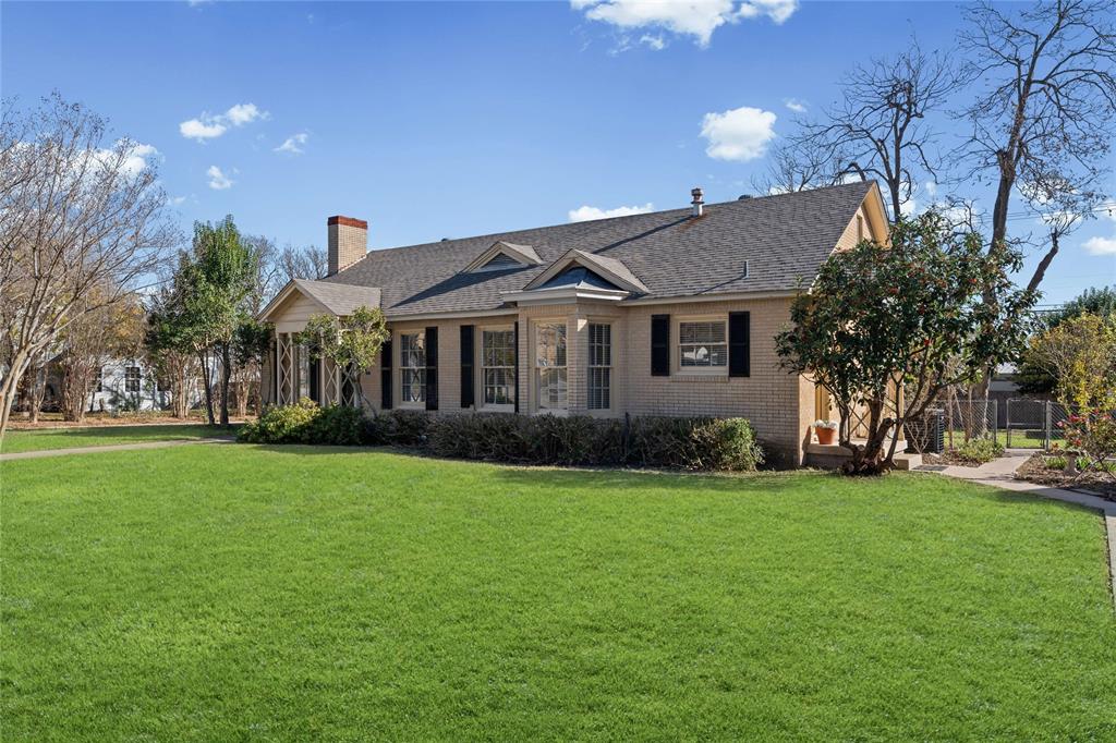 1919 North 7th Street Temple, TX 76501 - Photo 2 of 36 a front view of a house with a garden