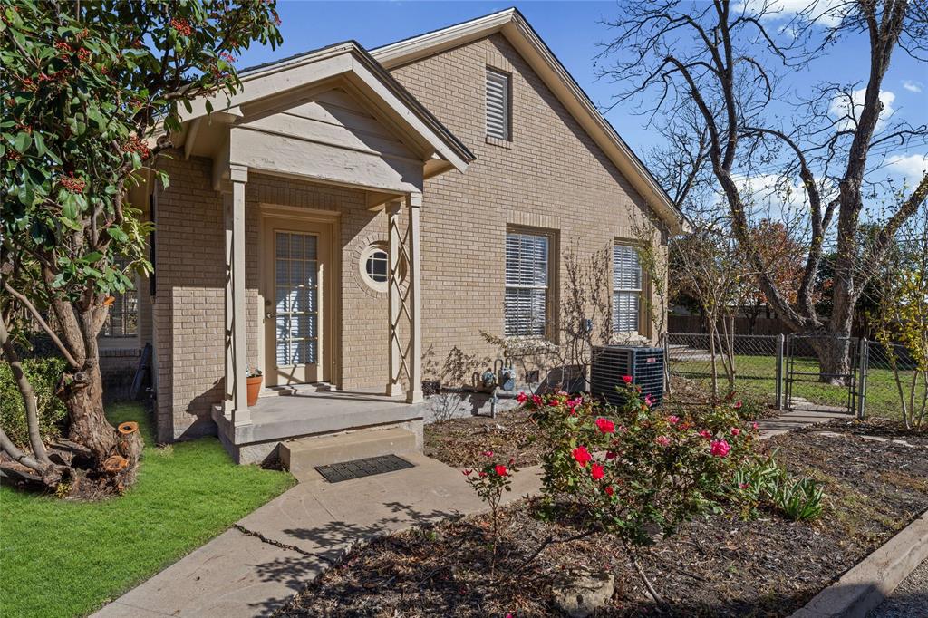 1919 North 7th Street Temple, TX 76501 - Photo 3 of 36 a view of a house with a backyard and garden