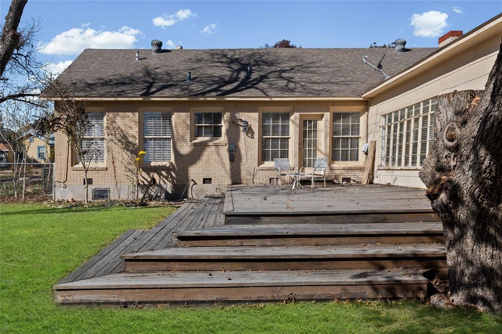 1919 North 7th Street Temple, TX 76501 - Photo 35 of 36 a view of a house with a garden and patio