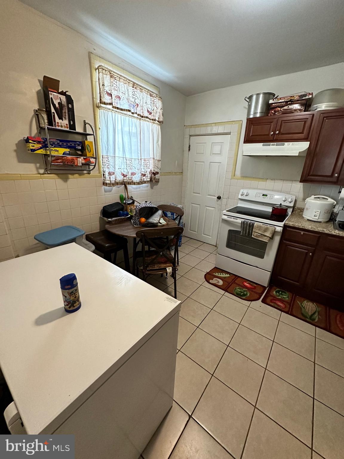 6148 Reedland Street Philadelphia, PA 19142 - Photo 6 of 20 a kitchen with a stove and a refrigerator
