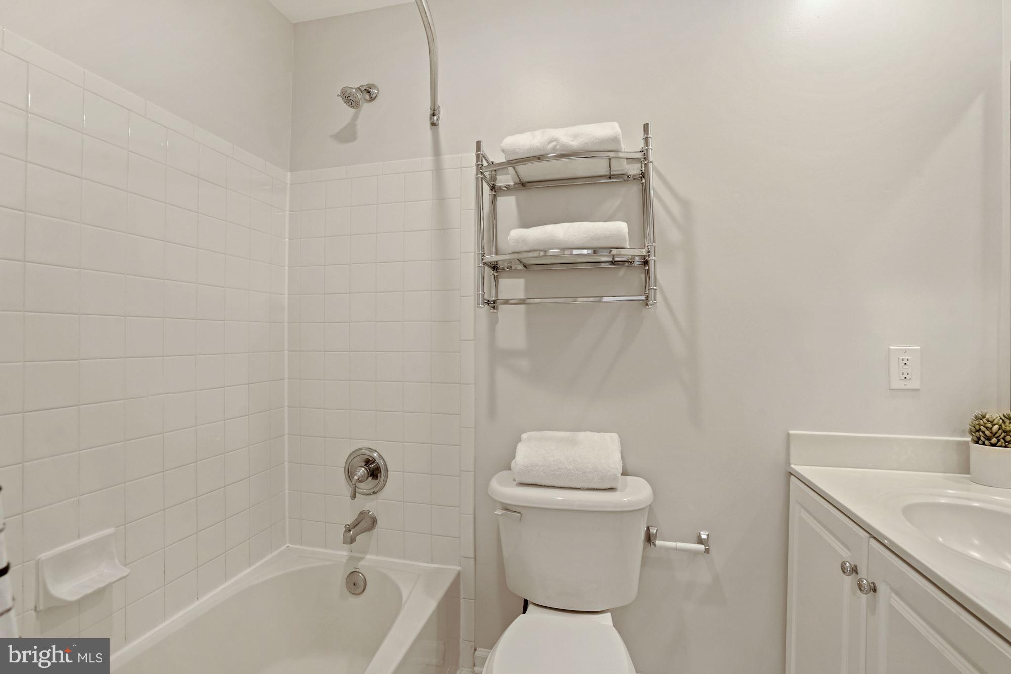 724 Capitol Square Place Southwest Washington, DC 20024 - Photo 29 of 40 3rd-floor 3rd full bath