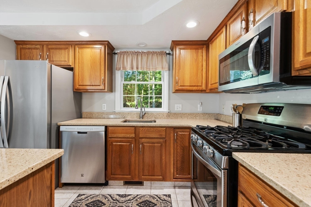 104 Ridgewood Drive Taunton, MA 02780 - Photo 17 of 40