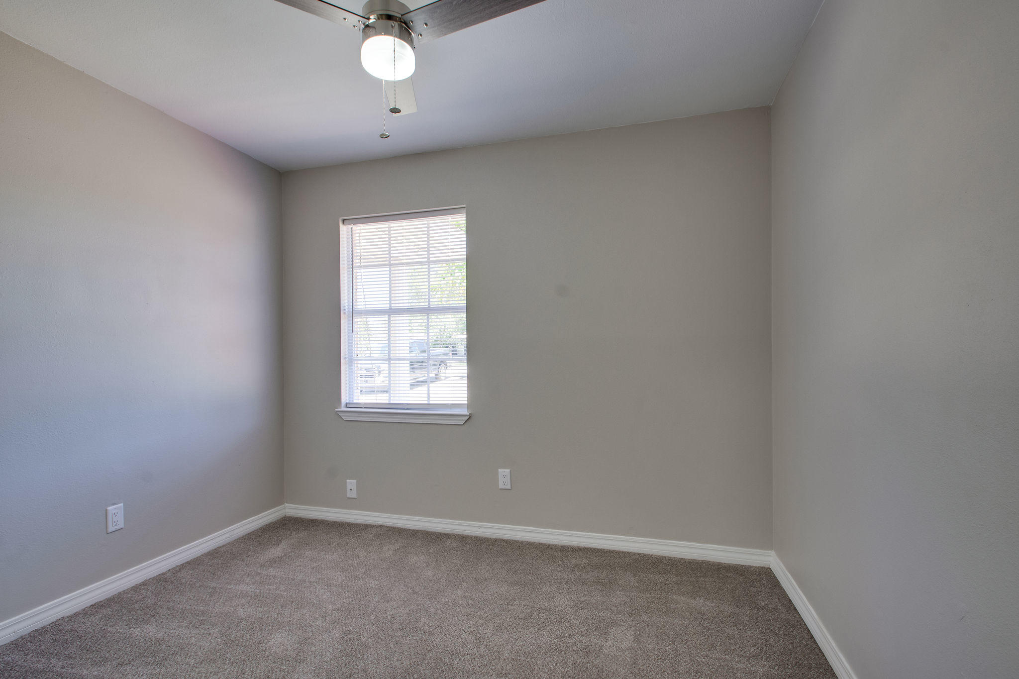 409 Main Street Destin, FL 32541 - Photo 16 of 19 an empty room with a window
