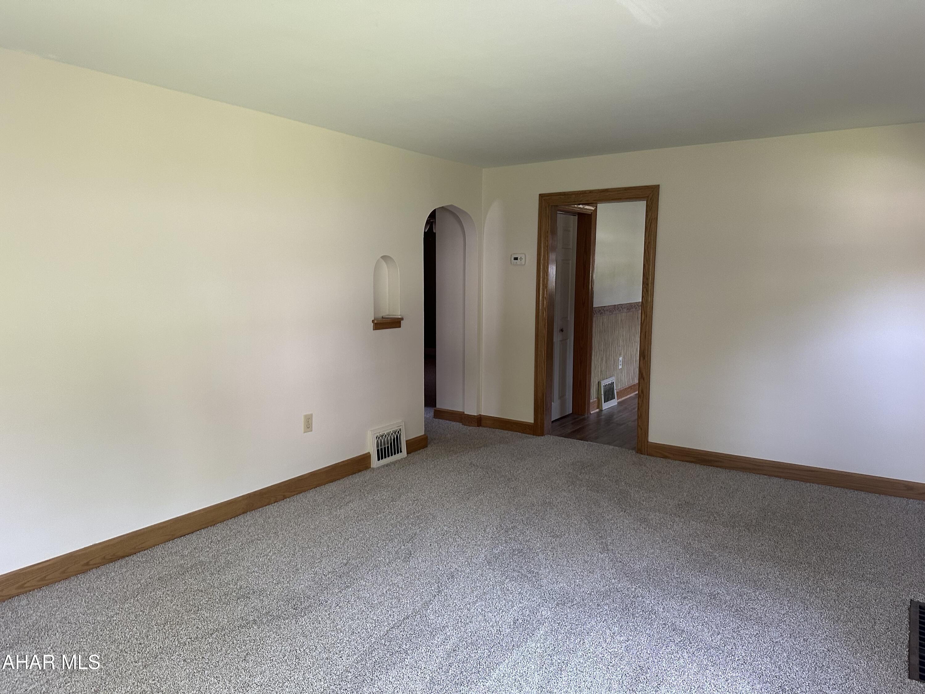 328 Avalon Road Altoona, PA 16601 - Photo 8 of 34