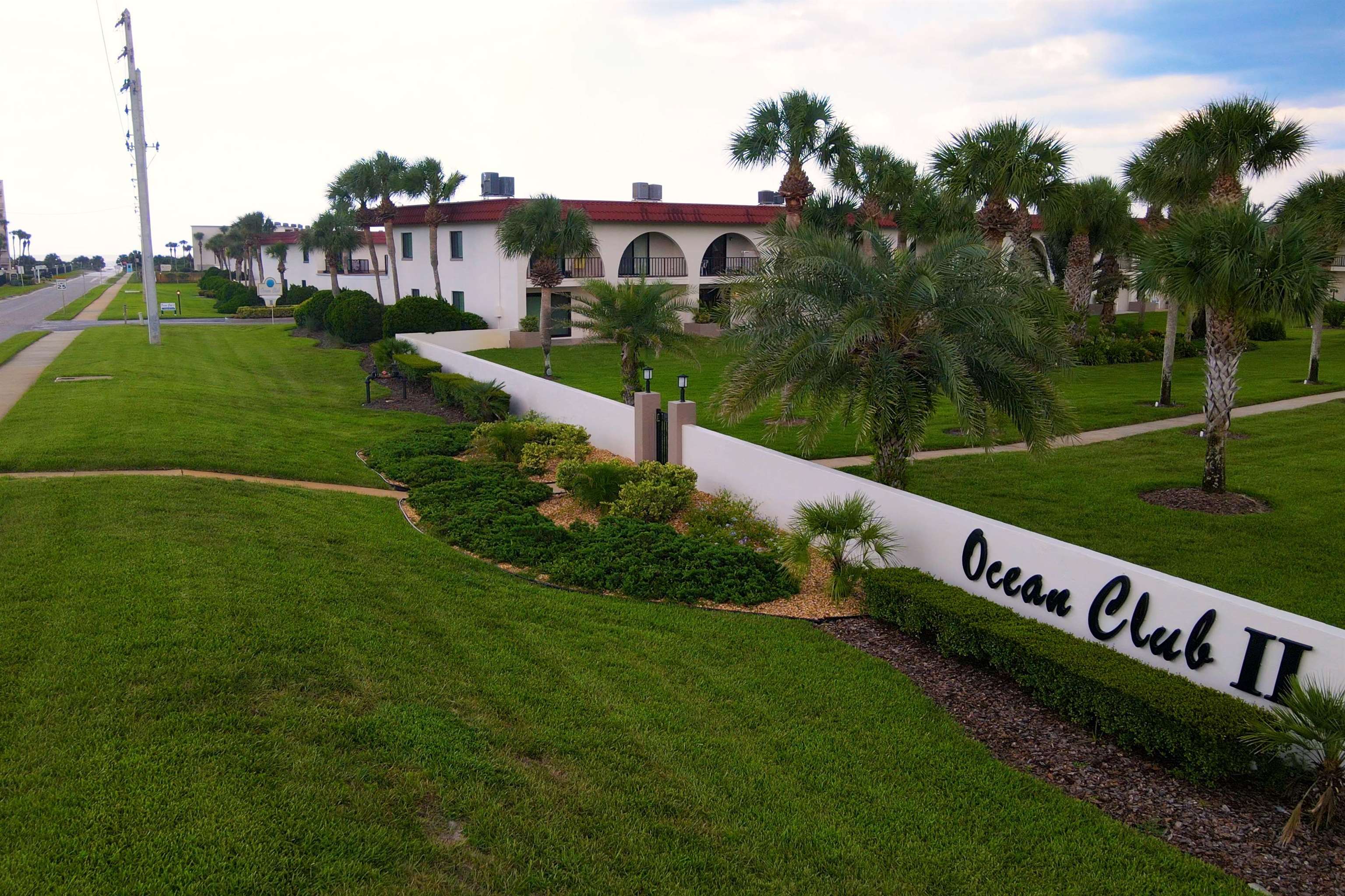 21 Dondanville Road, Unit 2 St. Augustine, FL 32080 - Photo 36 of 40 a view of a garden with a house in the background
