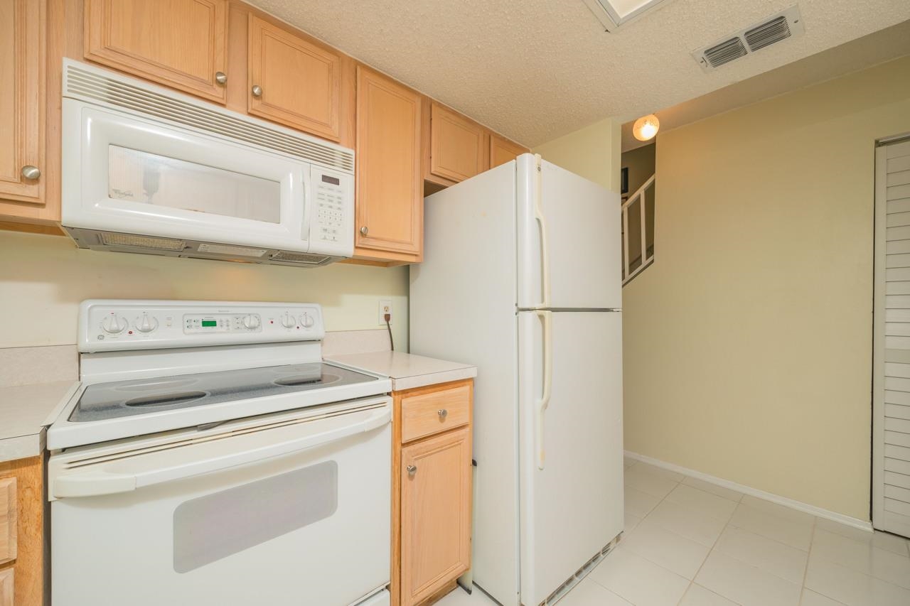 21 Dondanville Road, Unit 2 St. Augustine, FL 32080 - Photo 6 of 40 a utility room with dryer and washer