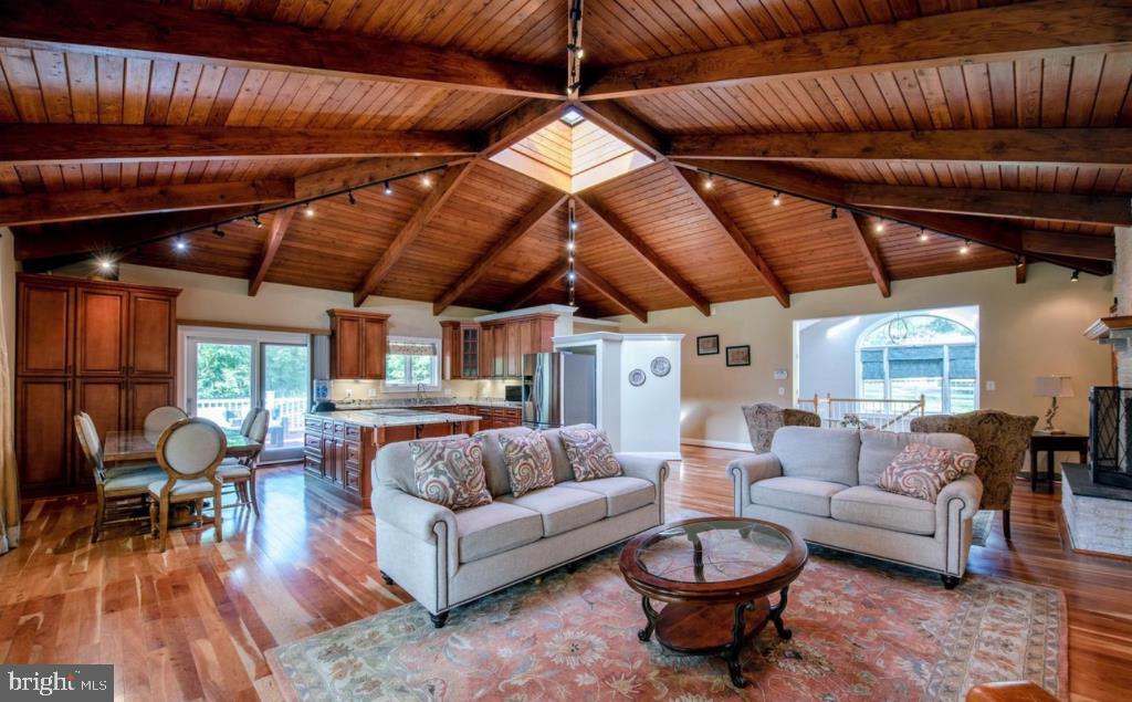 223 Seneca Road Great Falls, VA 22066 - Photo 4 of 41 Gallery Image 4