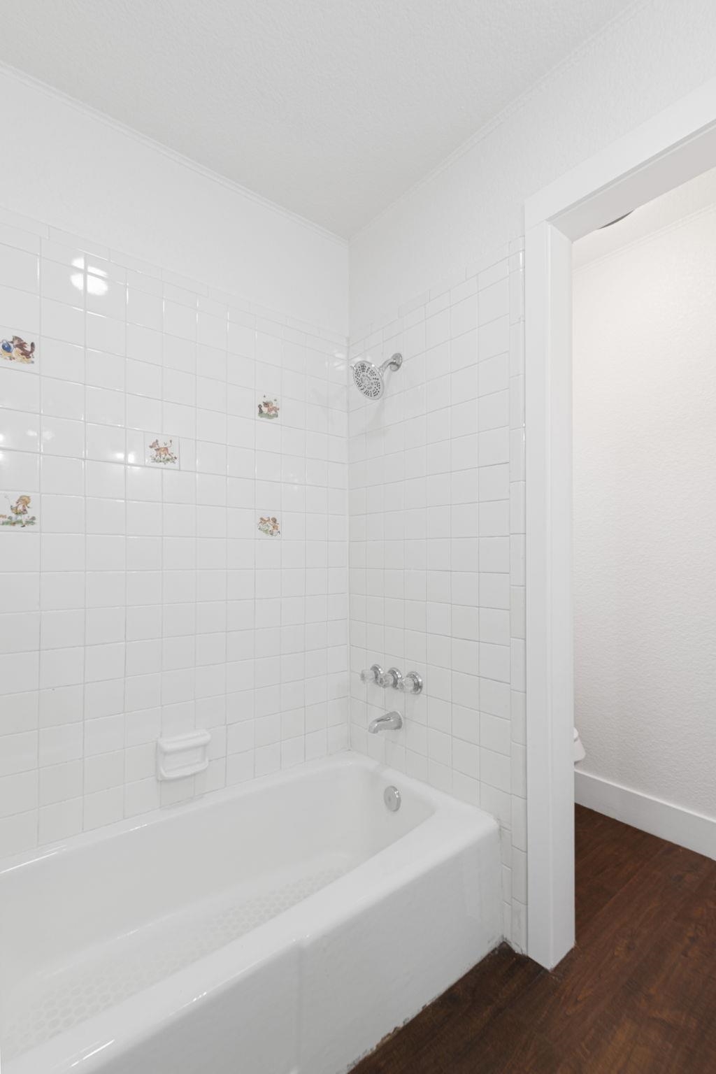 1307 Nix Road Lampasas, TX 76550 - Photo 19 of 30 a bathroom with a bathtub