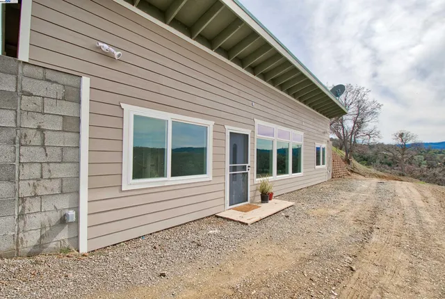 a view of a house with a backyard