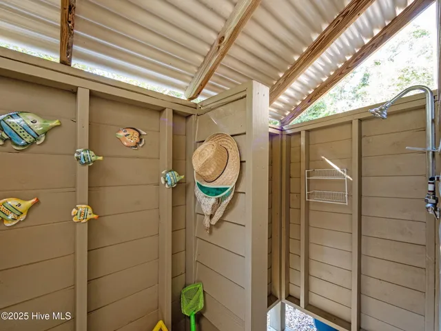 $975,000 | 113 Doe Drive, Emerald Isle, NC 28594