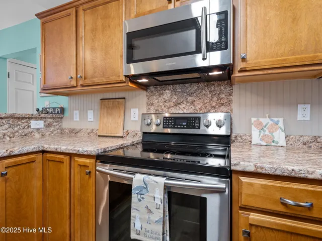 $975,000 | 113 Doe Drive, Emerald Isle, NC 28594