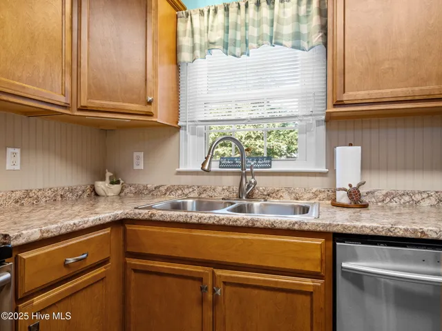 $975,000 | 113 Doe Drive, Emerald Isle, NC 28594