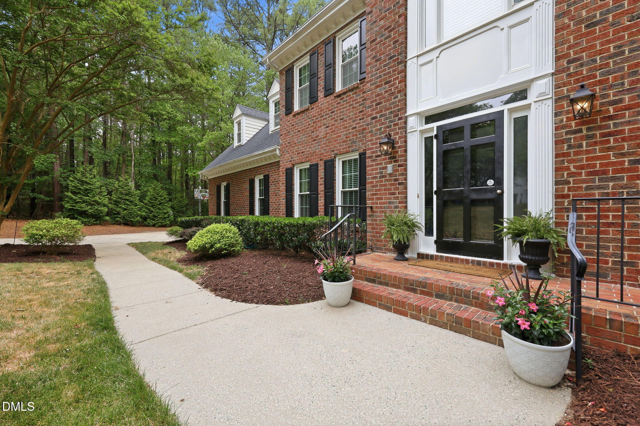 424 Grosvenor Drive Raleigh, NC 27615 - Photo 2 of 37