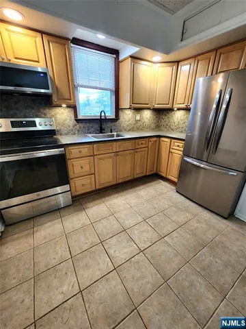 $2,500 | 220 9th Avenue, Unit 2, Hawthorne, NJ 07506