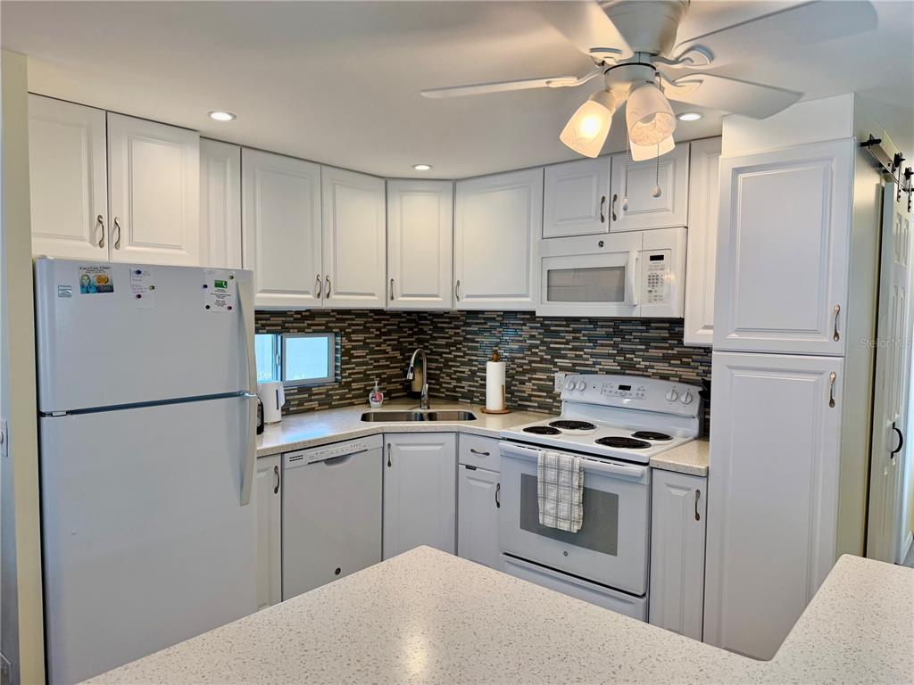 34527 Violet Drive Pinellas Park, FL 33781 - Photo 9 of 37