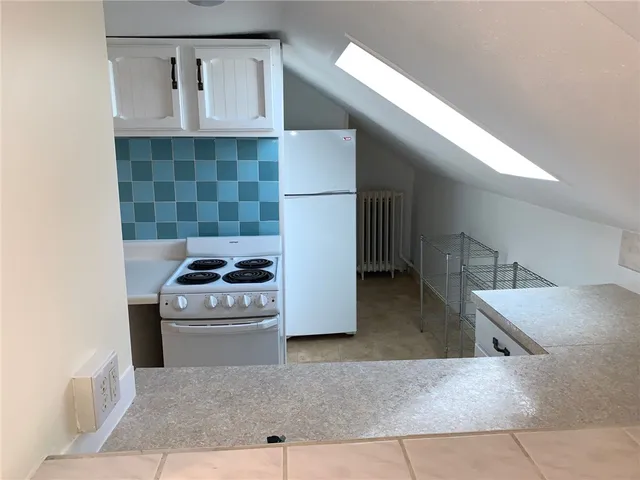 $2,000 | 113 Prospect Hill Street, Unit 3, Newport, RI 02840