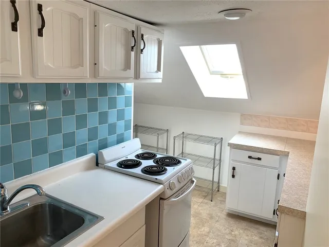 $2,000 | 113 Prospect Hill Street, Unit 3, Newport, RI 02840