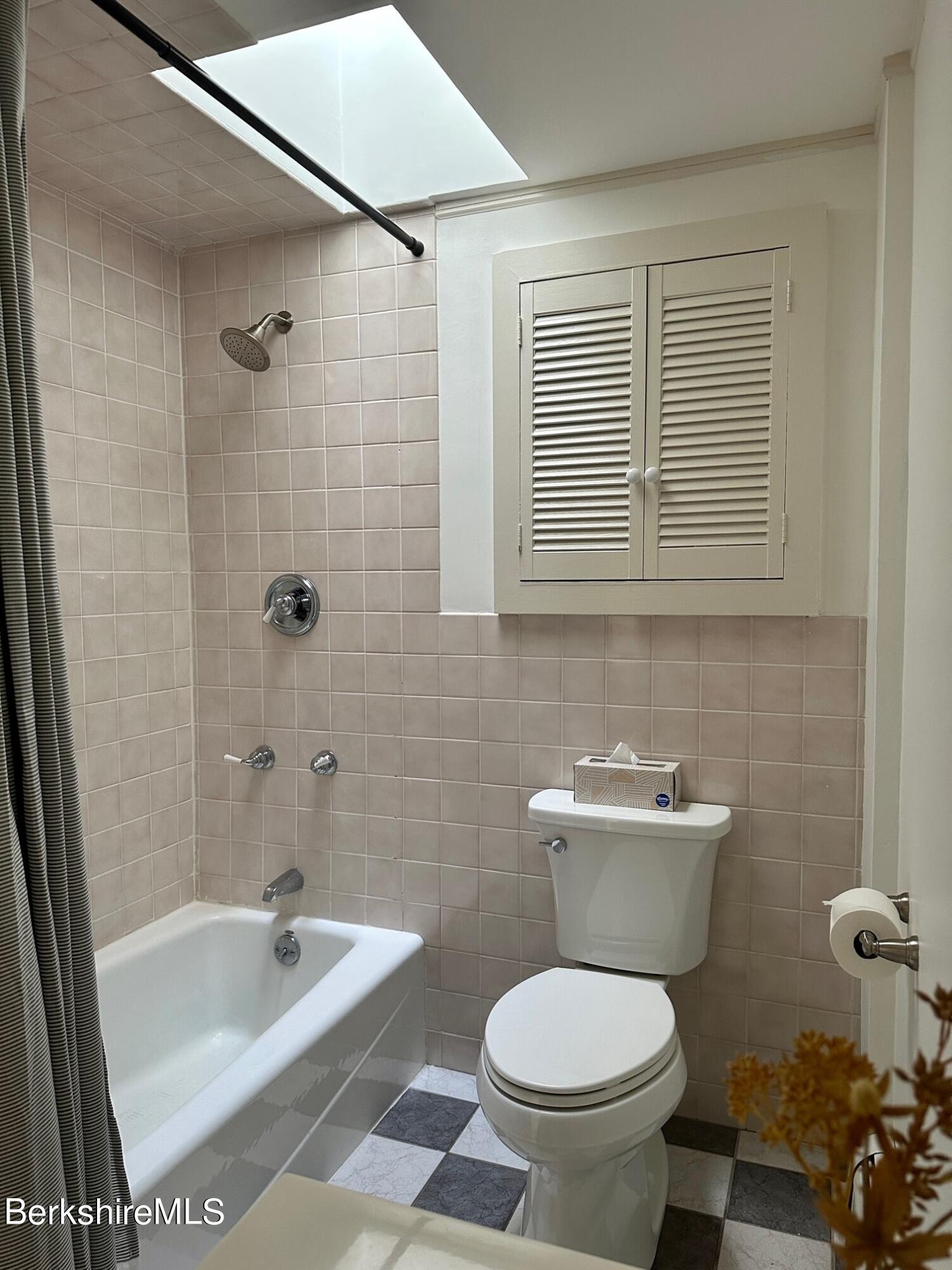 5 Cherry Hill Road Stockbridge, MA 01262 - Photo 20 of 39 a bathroom with a toilet a sink and bathtub